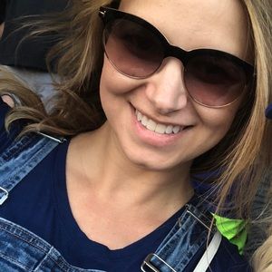 Meet your Posher, Hala